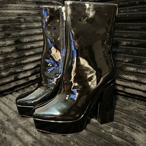 New In Box Guess Byra Boots Black Women’s 5.5 M